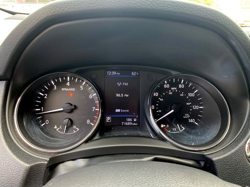 Used 2018 Nissan Rogue SV w/ Sun & Sound Touring Package image 12