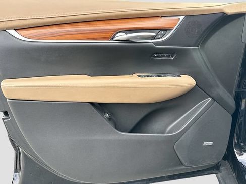 Used 2018 Cadillac XT5 Platinum AWD/4WD image 22