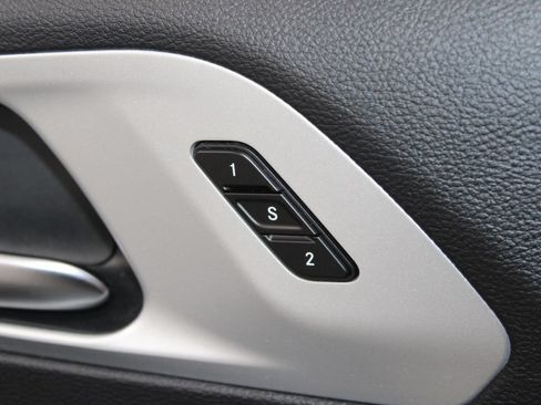 Used 2025 Chrysler Pacifica Limited FWD image 27
