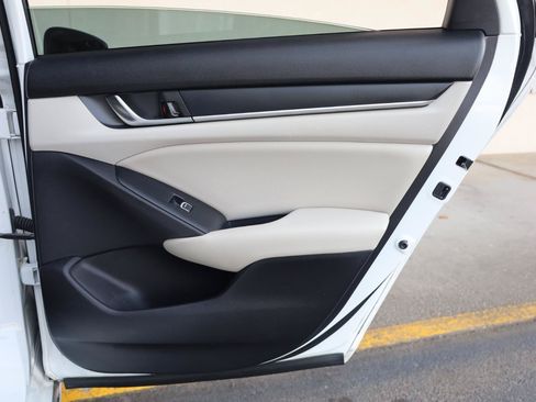 Used 2019 Honda Accord EX image 26