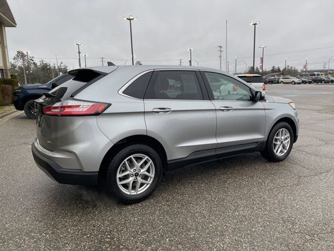 Used 2024 Ford Edge SEL w/ Convenience Package AWD/4WD image 3
