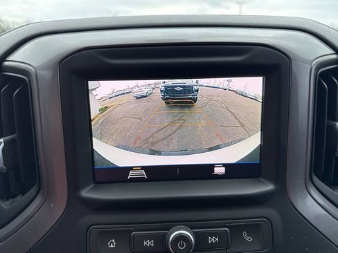 Used 2022 Chevrolet Silverado 2500 Custom w/ Custom Convenience Package image 15