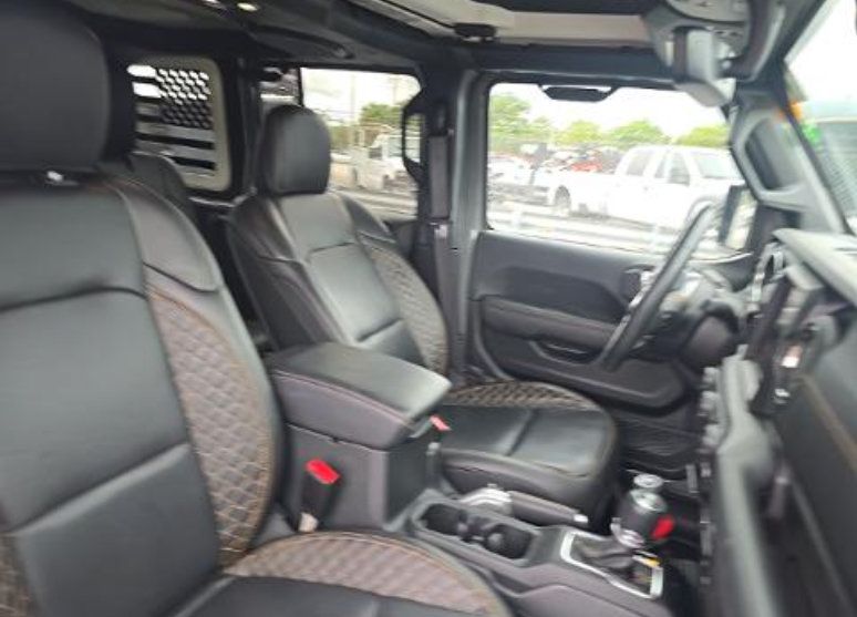 Used 2022 Jeep Wrangler Unlimited Sahara AWD/4WD image 9