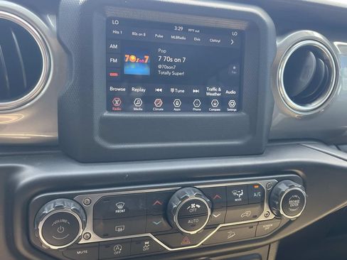 Used 2020 Jeep Wrangler Unlimited Sahara AWD/4WD image 14