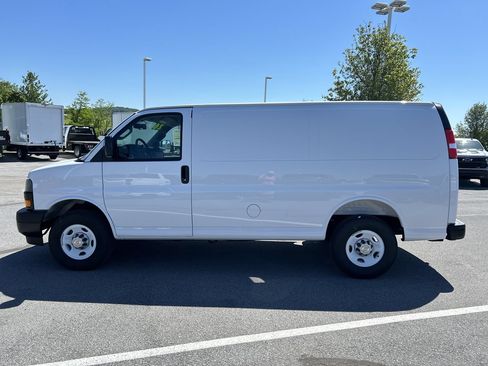 New 2026 Chevrolet Express 2500 w/ Driver Convenience Package RWD image 4