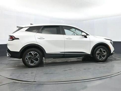 Used 2024 Kia Sportage LX image 4