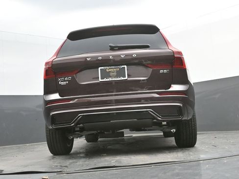 New 2026 Volvo XC60 B5 Core w/ Climate Package AWD/4WD image 33