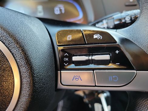 Certified 2025 Hyundai Elantra SE image 8