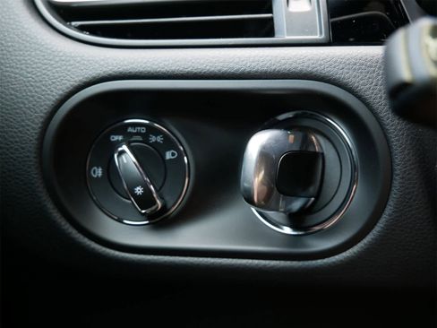 Used 2025 Porsche Macan image 22