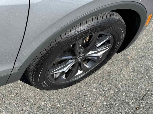 Used 2024 Volkswagen Tiguan SE image 29