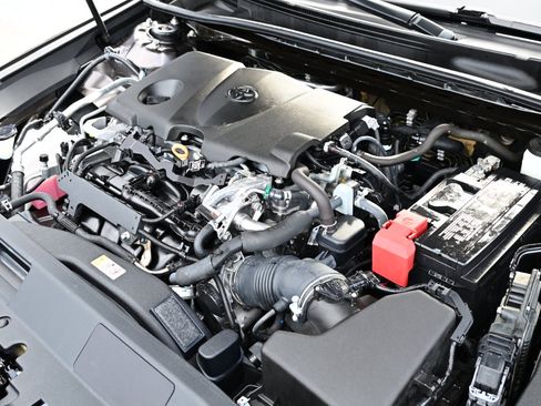 Used 2018 Toyota Camry XLE image 49