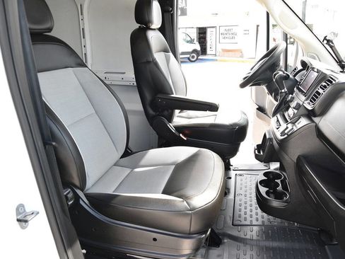 Used 2023 RAM ProMaster 2500 w/ Driver Convenience Group FWD image 10