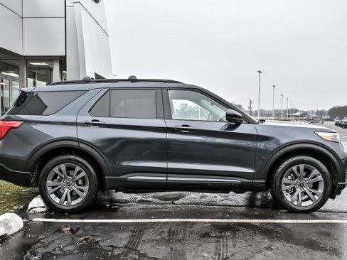 Used 2023 Ford Explorer XLT w/ Equipment Group 202A image 9