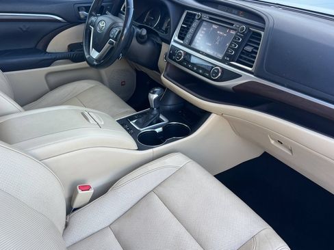 Used 2014 Toyota Highlander Limited Platinum FWD image 14