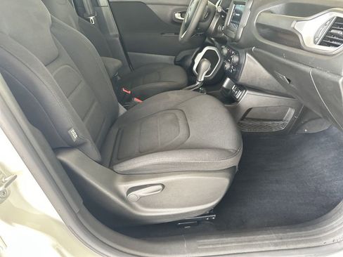 Used 2021 Jeep Renegade Latitude FWD image 36