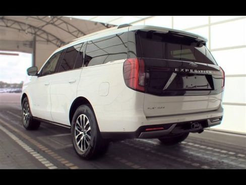 Used 2025 Ford Expedition Platinum AWD/4WD image 4