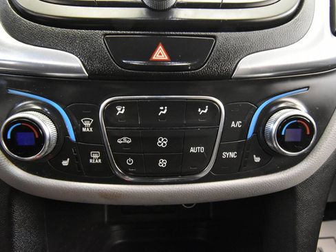 Used 2021 Chevrolet Equinox LT AWD/4WD image 32