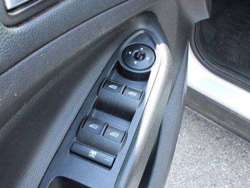 Used 2018 Ford Escape SE w/ SE Sync 3 Package FWD image 11
