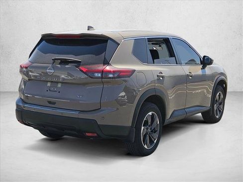 Used 2024 Nissan Rogue SV FWD image 2