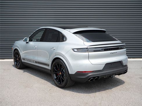 Certified 2026 Porsche Cayenne S AWD/4WD image 3