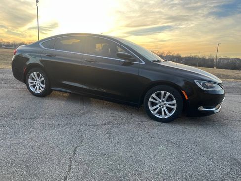 Used 2016 Chrysler 200 Limited w/ Convenience Group image 4