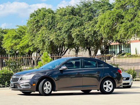Used 2016 Chevrolet Cruze LT FWD image 4
