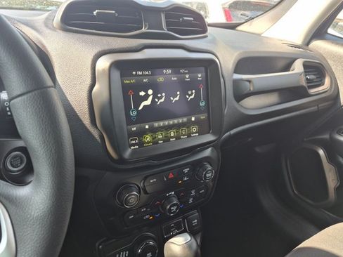 Used 2023 Jeep Renegade Latitude AWD/4WD image 12