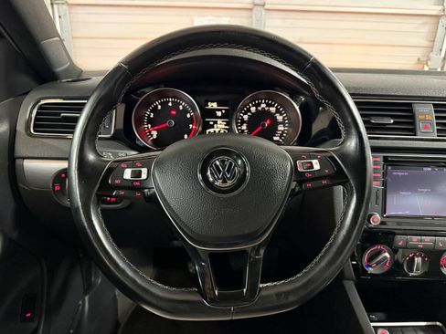 Used 2016 Volkswagen Jetta Sport FWD image 12