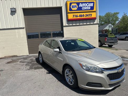 Used 2015 Chevrolet Malibu LT w/ Power Convenience Package image 3