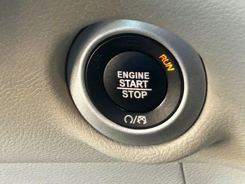 Used 2023 Chrysler Voyager LX image 38