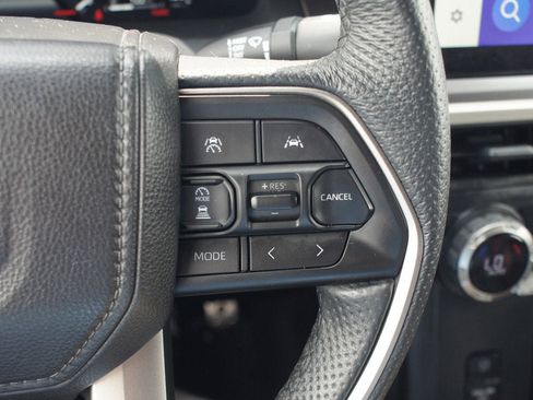 Used 2025 Toyota Tacoma TRD Sport w/ TRD Sport Premium Package AWD/4WD image 11