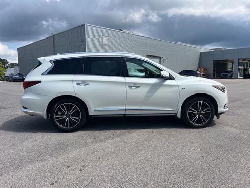 Used 2019 INFINITI QX60 Luxe w/ Sensory Package FWD image 4