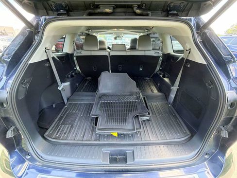 Used 2021 Toyota Highlander XLE AWD/4WD image 29