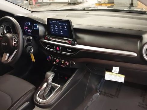 Used 2024 Kia Forte LXS FWD image 37