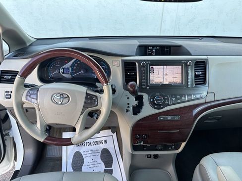 Used 2013 Toyota Sienna Limited image 17