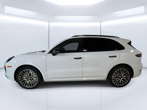 Certified 2023 Porsche Cayenne Turbo AWD/4WD image 4