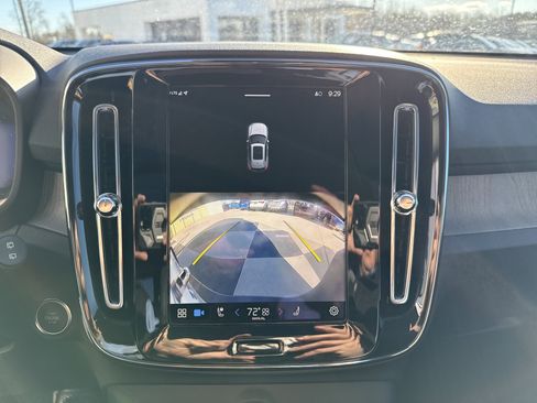 Used 2025 Volvo XC40 B5 Core image 25