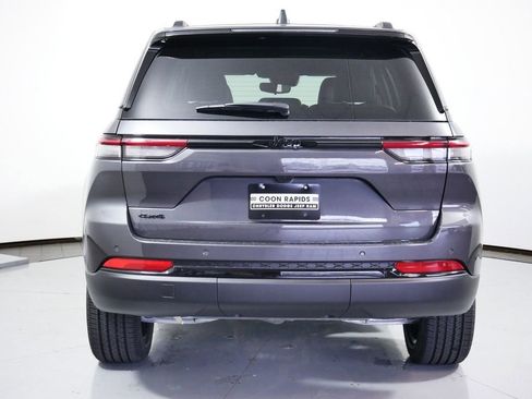 Used 2024 Jeep Grand Cherokee Altitude image 12