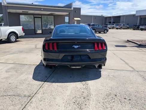 Used 2017 Ford Mustang Coupe RWD image 5