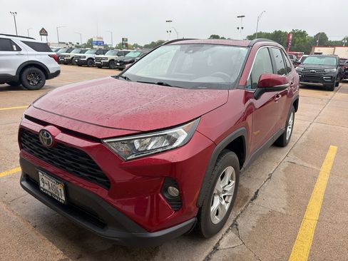 Used 2019 Toyota RAV4 XLE w/ Convenience Package AWD/4WD image 2