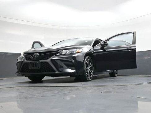 Used 2020 Toyota Camry SE image 42