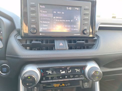 Used 2020 Toyota RAV4 XLE image 28