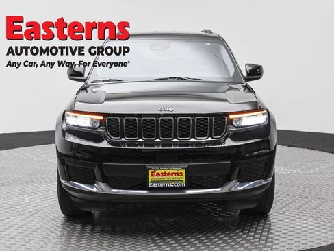 Used 2022 Jeep Grand Cherokee L Laredo w/ Luxury Tech Group I AWD/4WD image 2