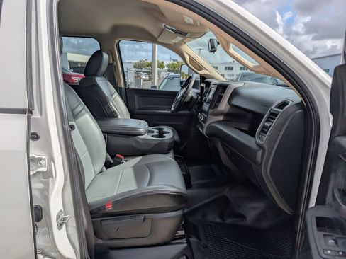 Used 2020 RAM 4500 Tradesman w/ Chrome Appearance Group RWD image 18