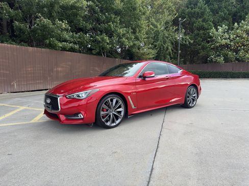 Used 2018 INFINITI Q60 Red Sport 400 w/ Sensory Package 3.0T Sport image 1