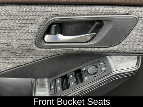 Used 2023 Nissan Rogue SV image 17