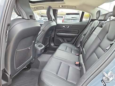 Certified 2022 Volvo S60 B5 Momentum w/ Premium Package image 10