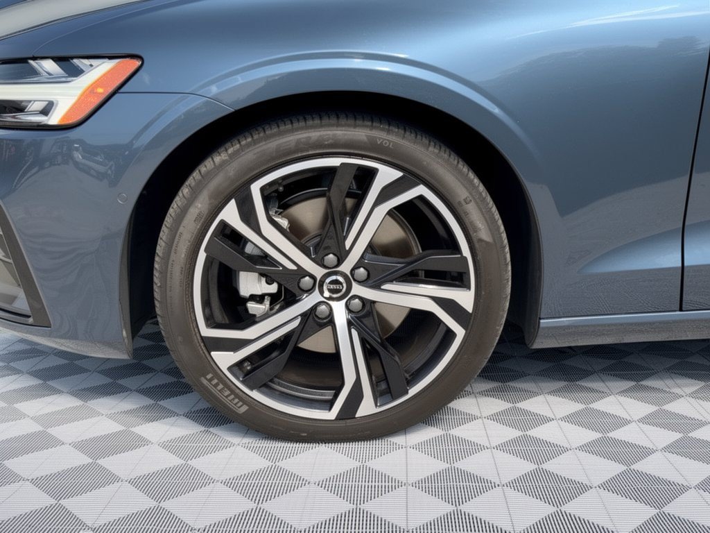 Used 2024 Volvo S60 B5 Plus w/ Climate Package FWD image 13
