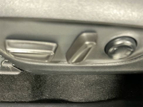 Used 2019 Toyota RAV4 XLE image 10