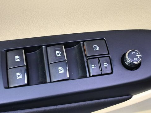 Used 2017 Toyota Highlander Limited AWD/4WD image 24